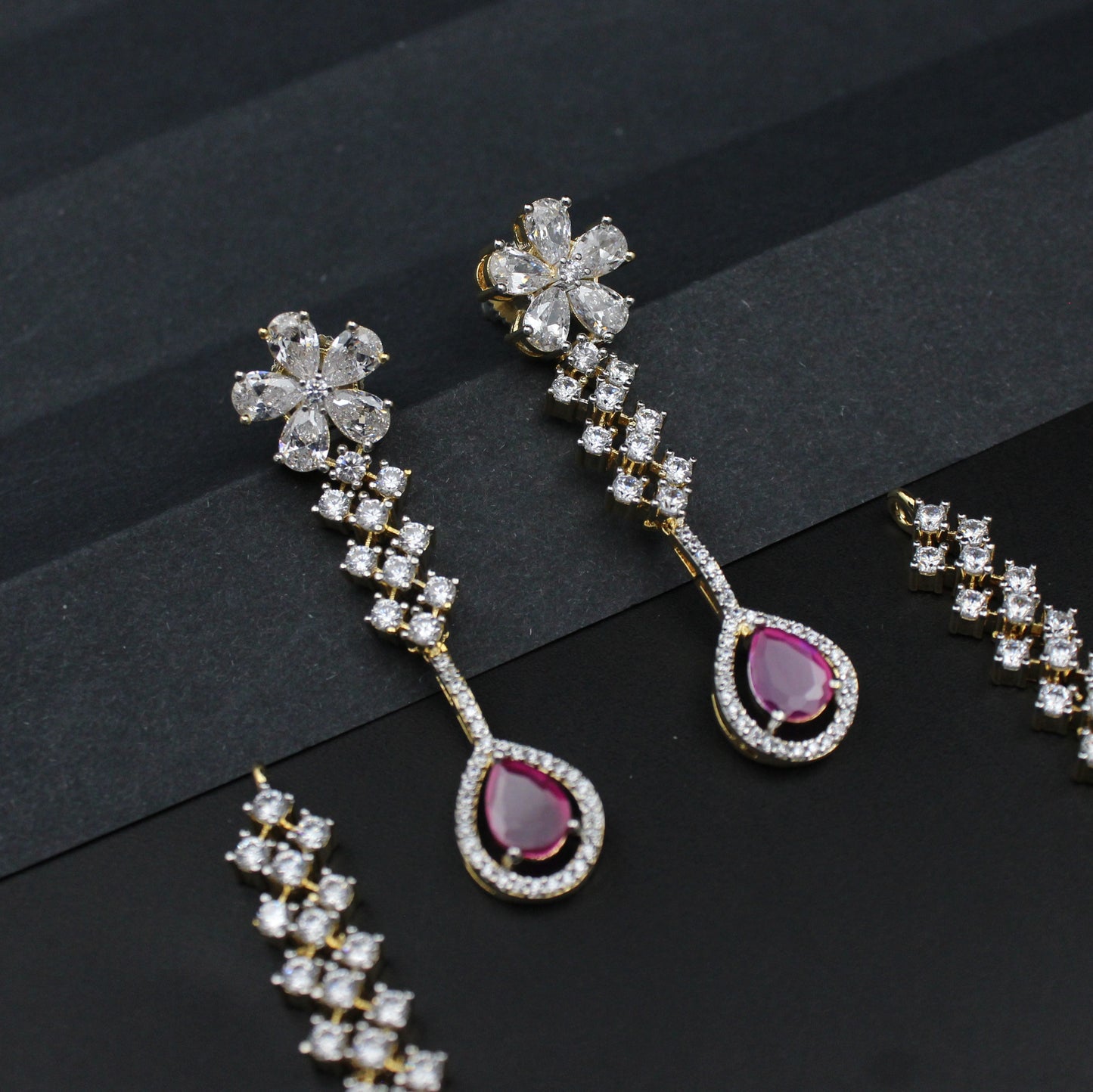 41520 GJ Fancy Short Necklace Set Red
