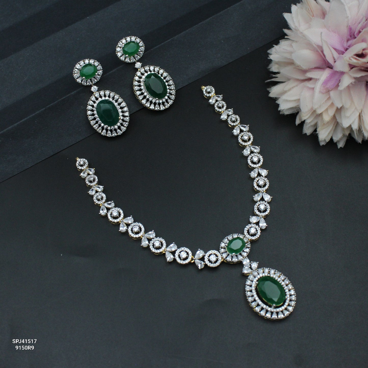 41517 GJ Fancy Short Necklace Green