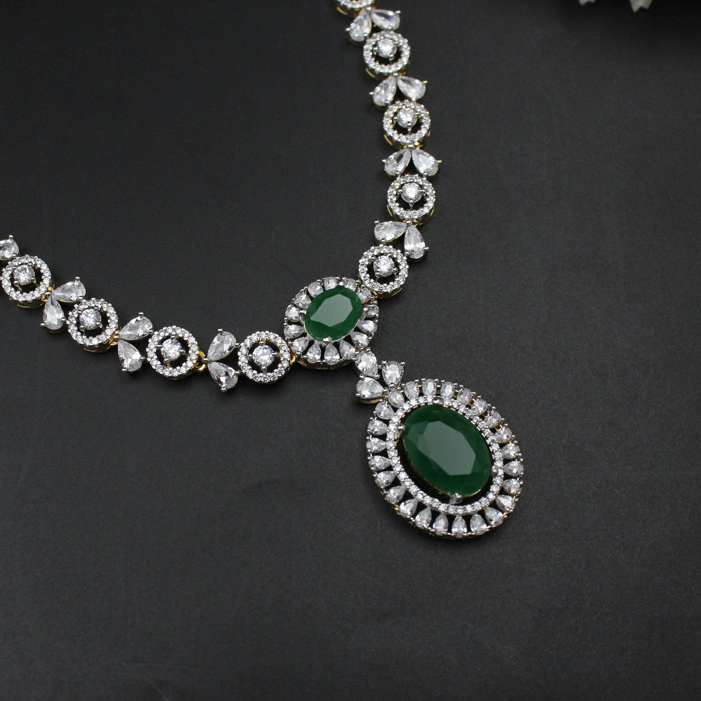 41517 GJ Fancy Short Necklace Green