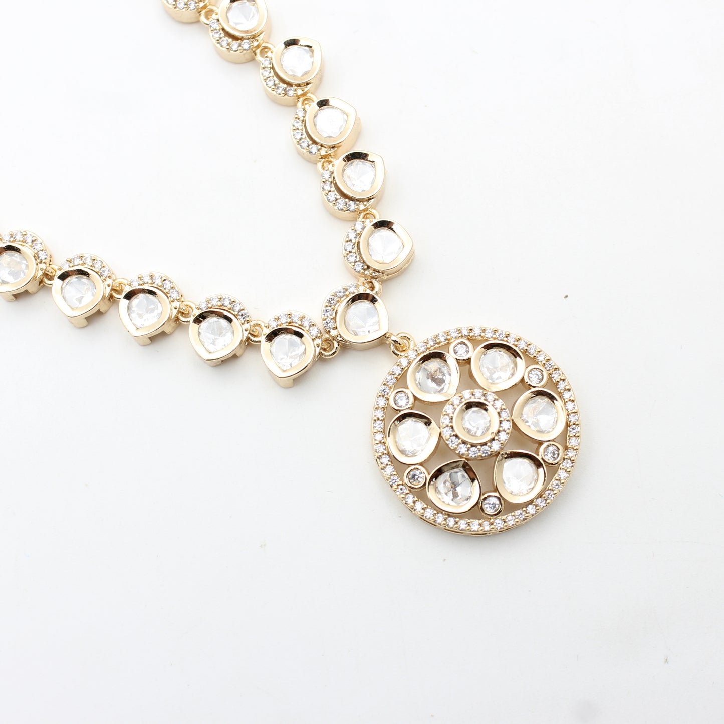 41524 GP White Stone Necklace