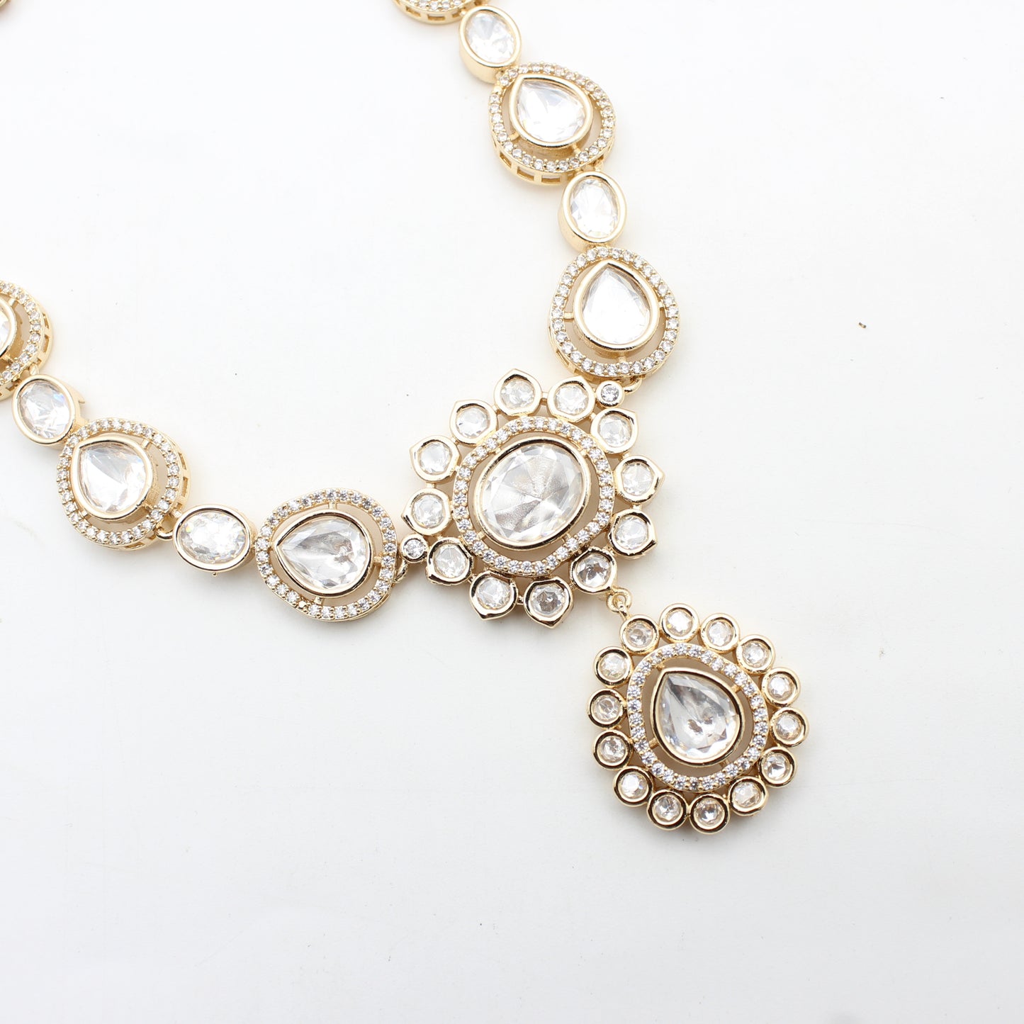 41525 GP White Stone Necklace Set