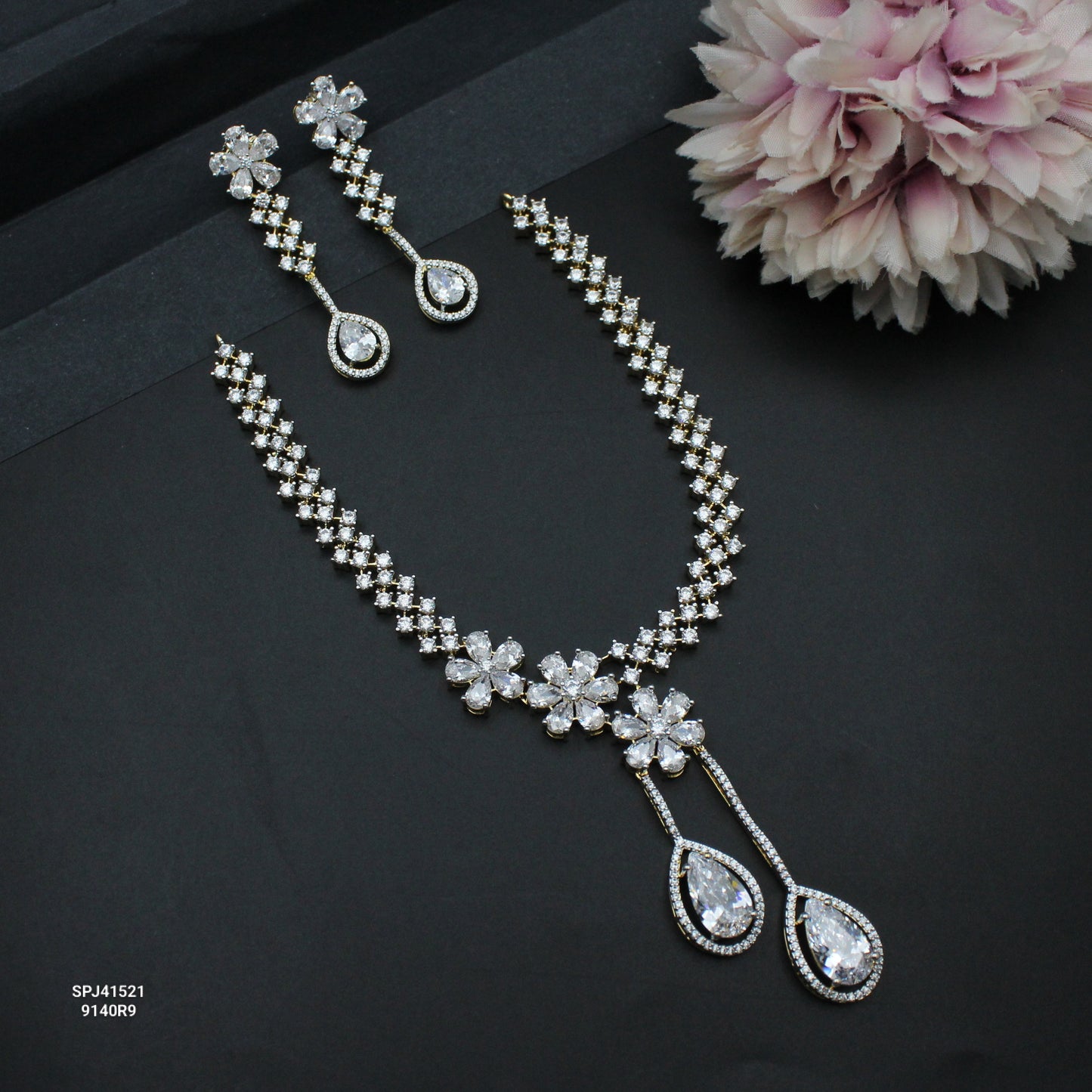 41521 GJ Fancy Short Necklace Set Full White