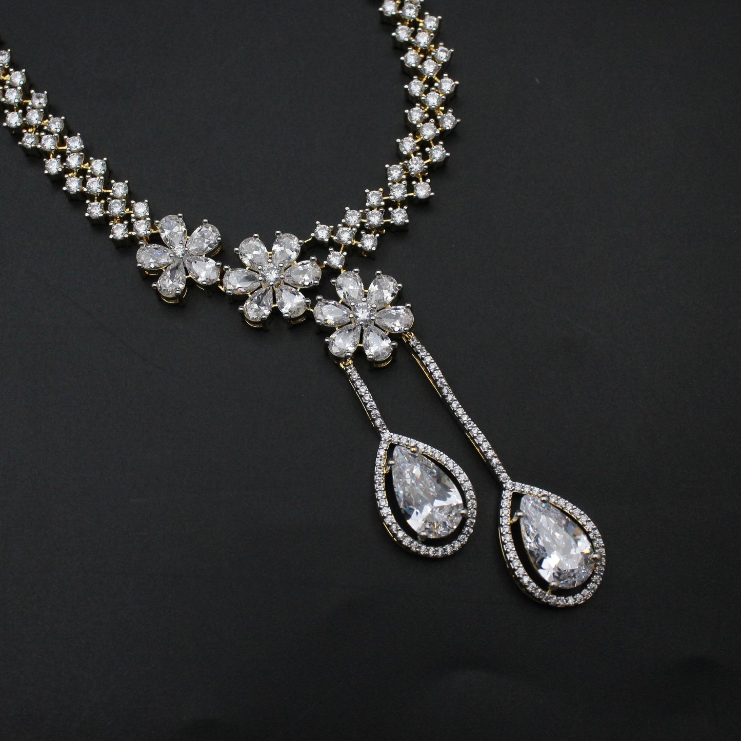 41521 GJ Fancy Short Necklace Set Full White