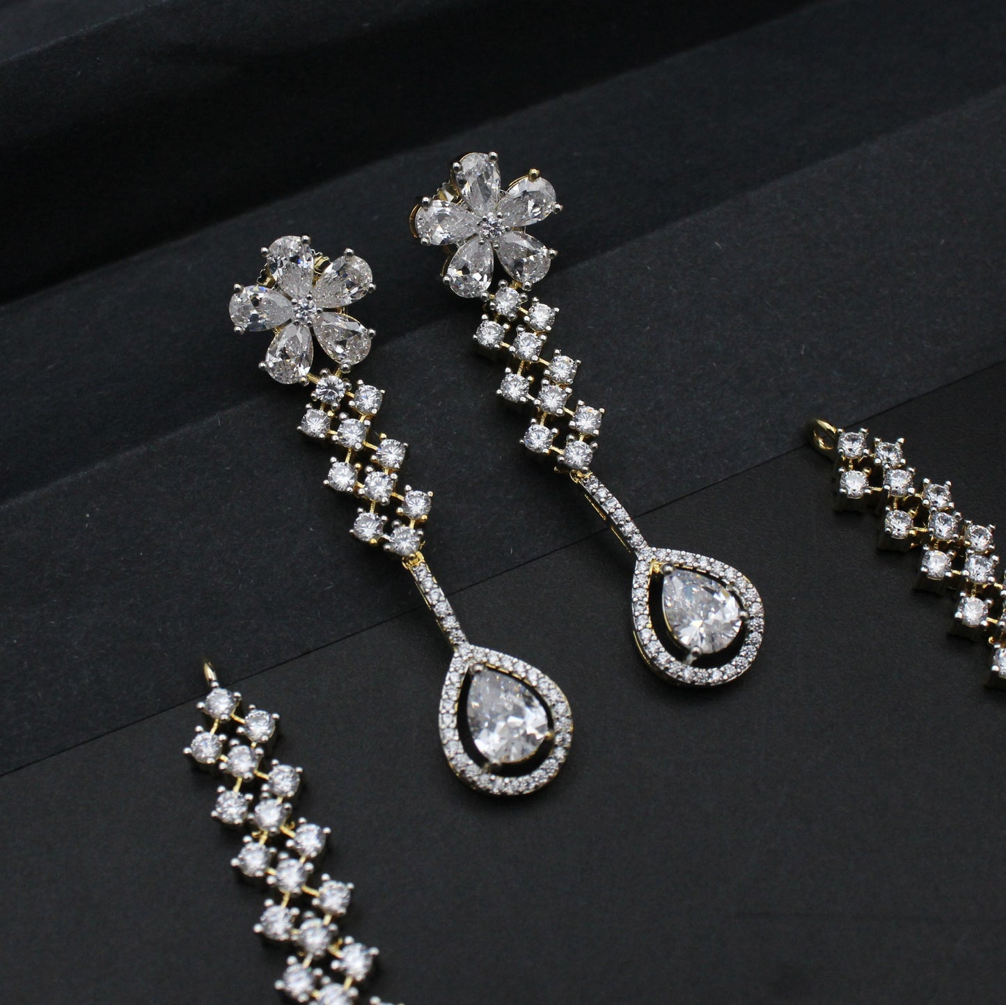 41521 GJ Fancy Short Necklace Set Full White