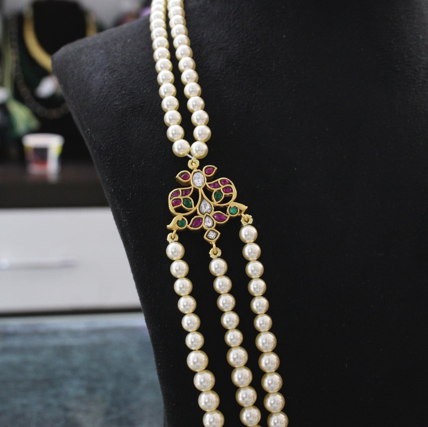 41561 Beads Mala With Jadau Side Brooches