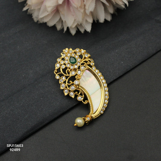 15603 Single Tiger Nail Locket Green