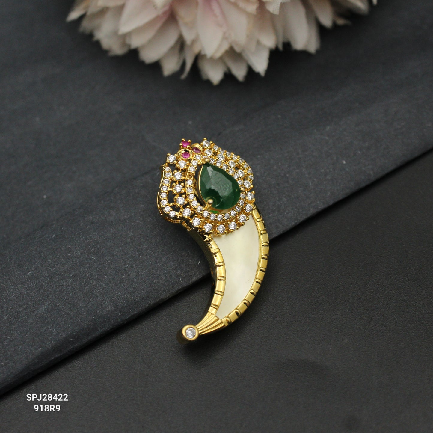28422 Tiger Nail Green