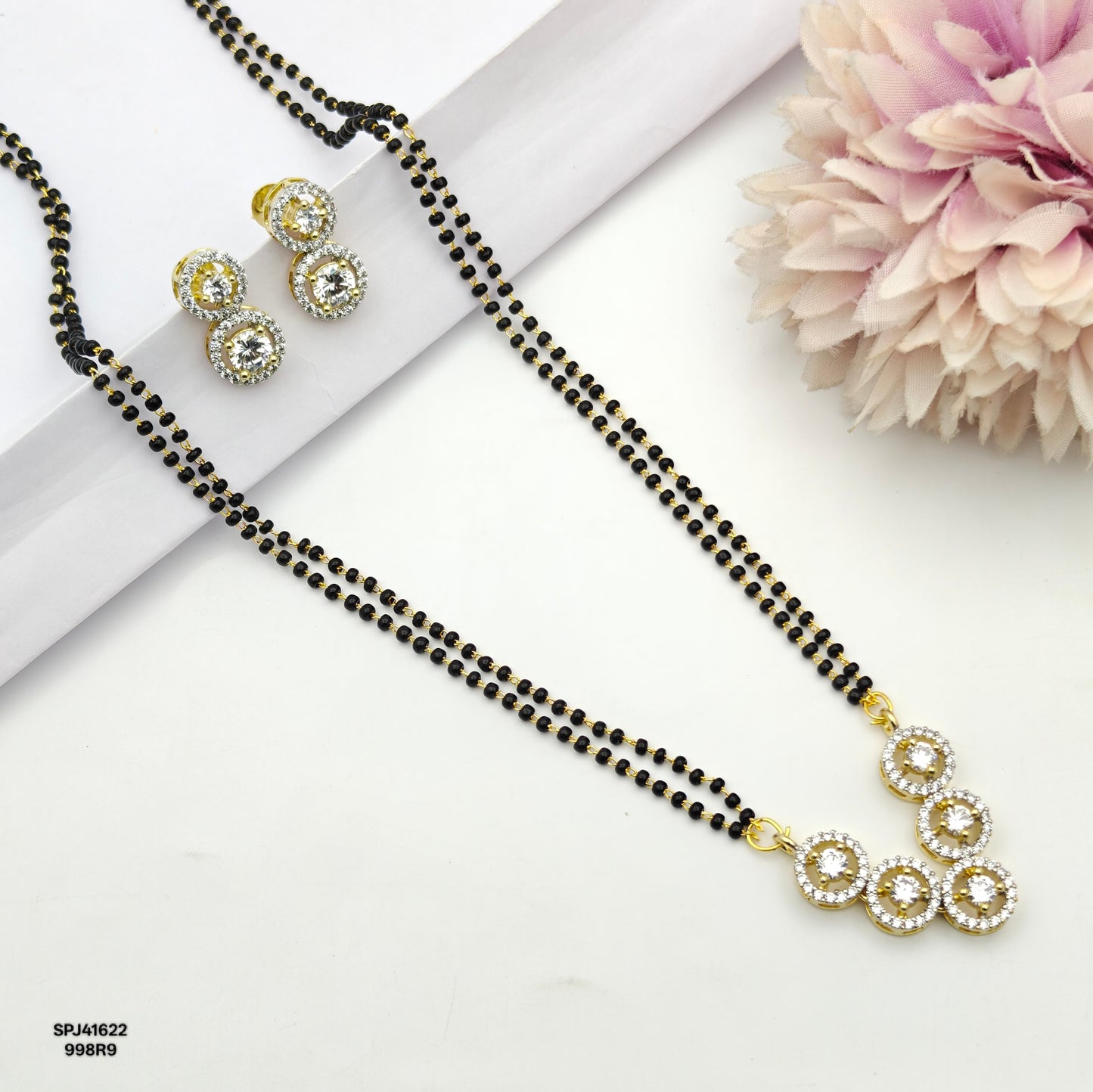 41622 GJ 5 Round Pendant Set With Black Beads Mala