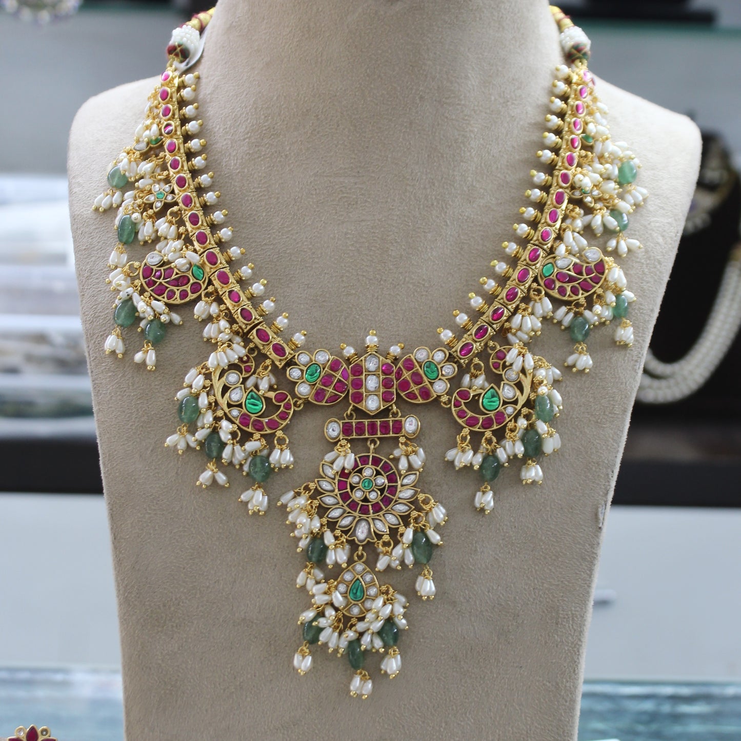 42570 Jadau Guttapusalu Short Necklace Set