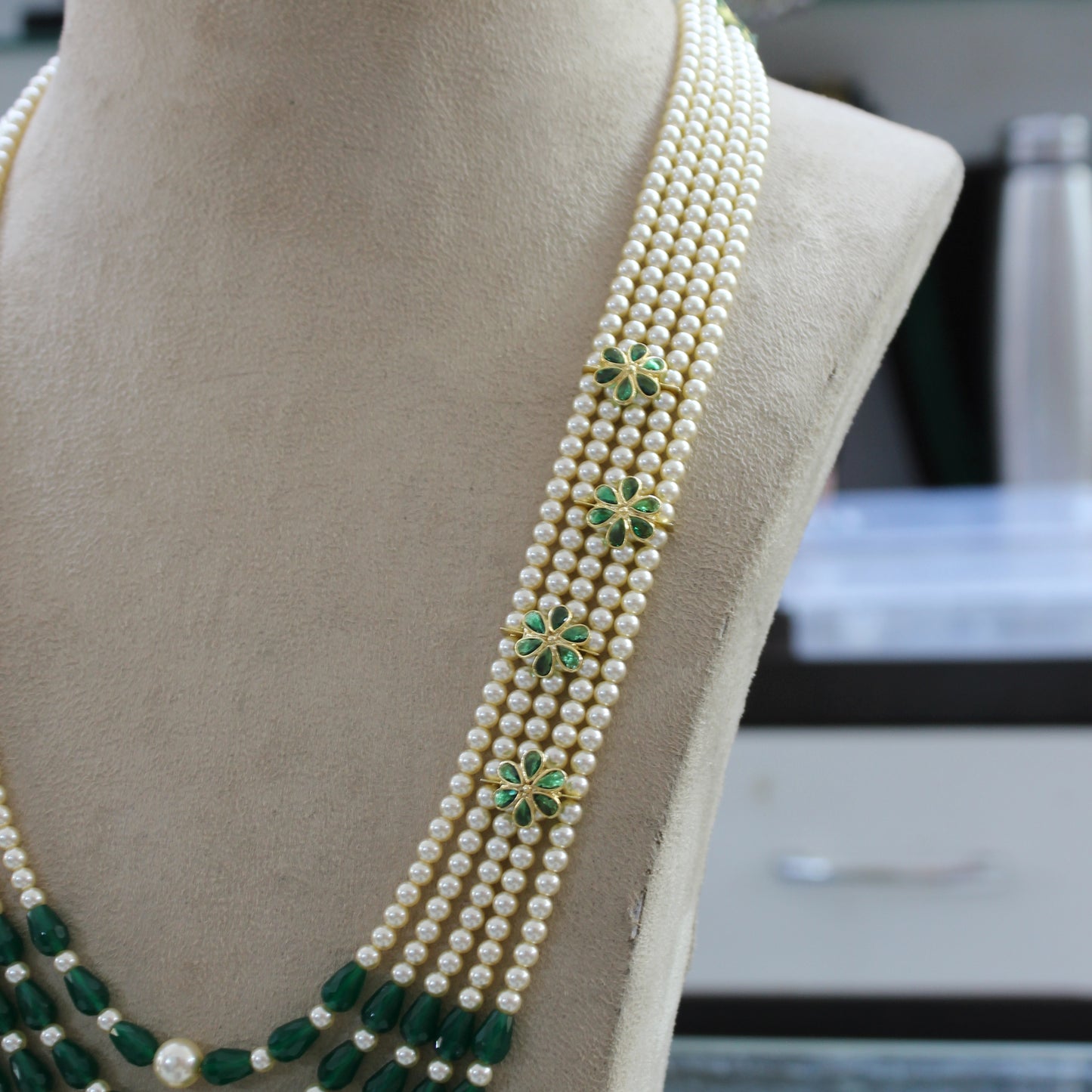 41656 5 Lines Swaroski Pearls and Green Beads Mala