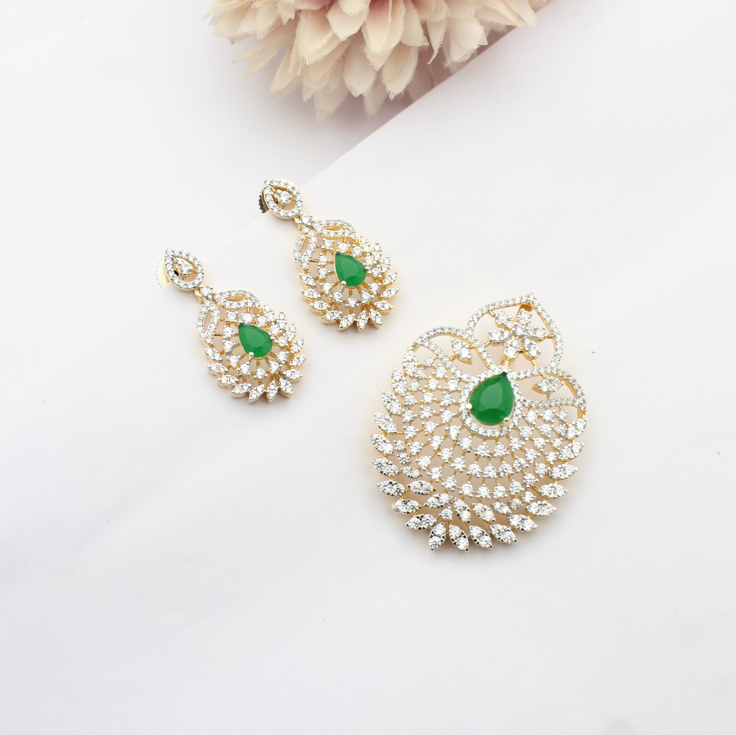 41709 GJ Pendant Set Green With Openable Hook