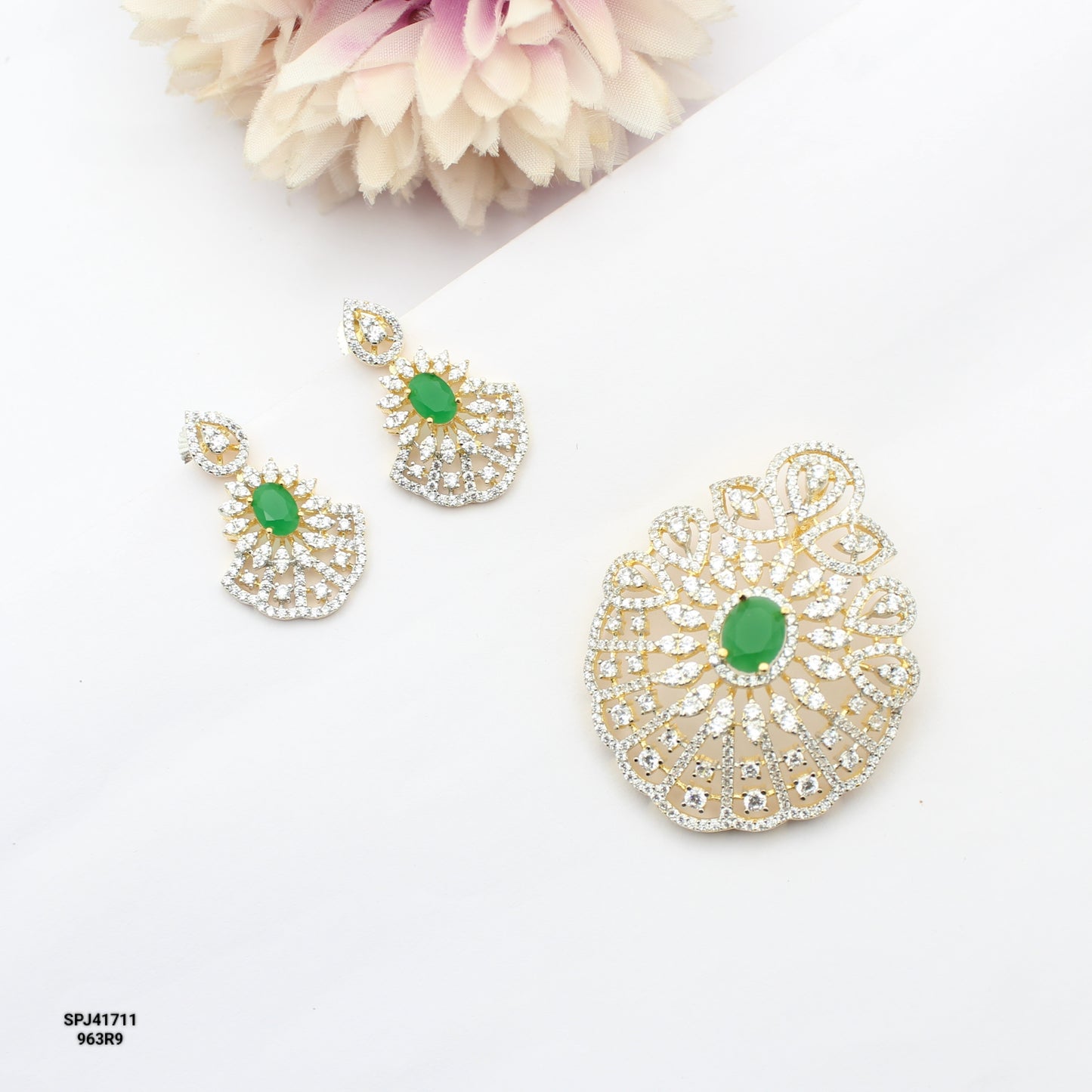 41711 GJ Pendant Set Green With Openable Hook