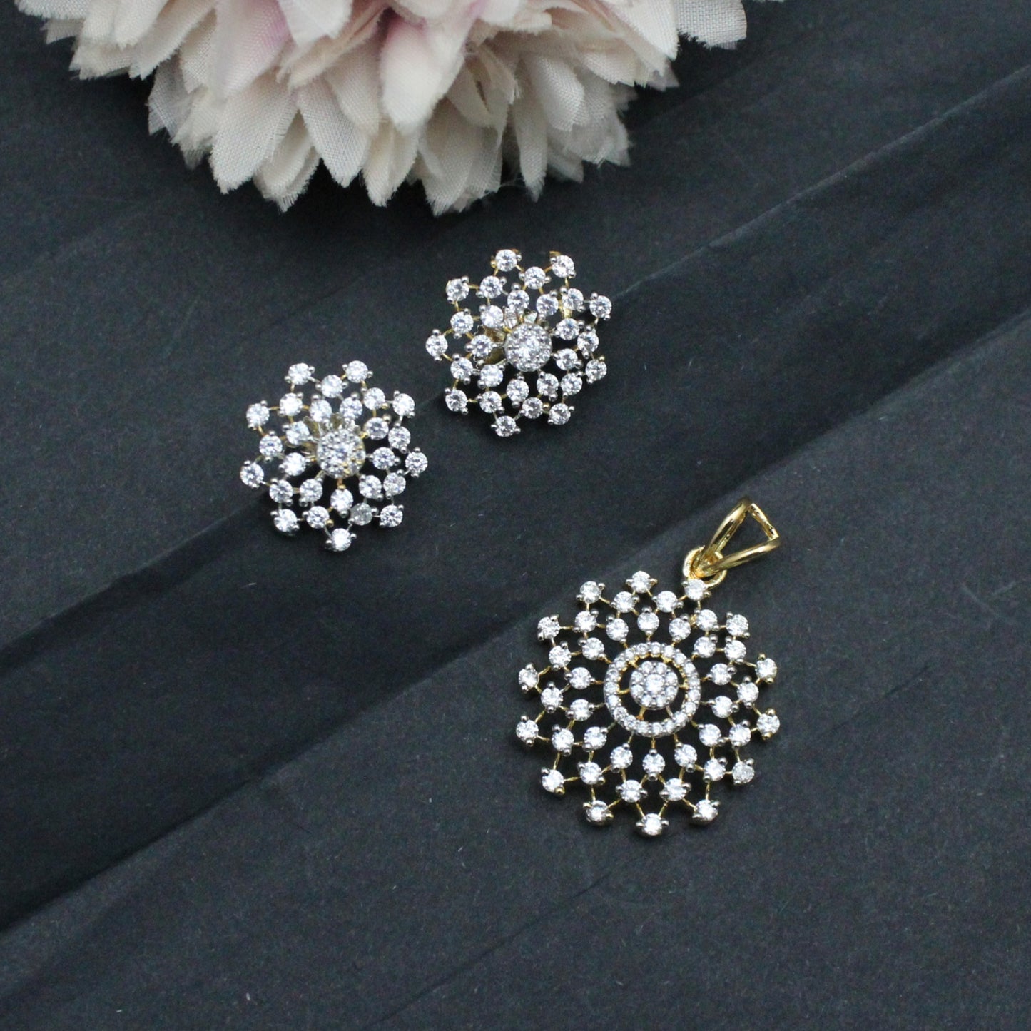 42389 GJ White Pendant Set