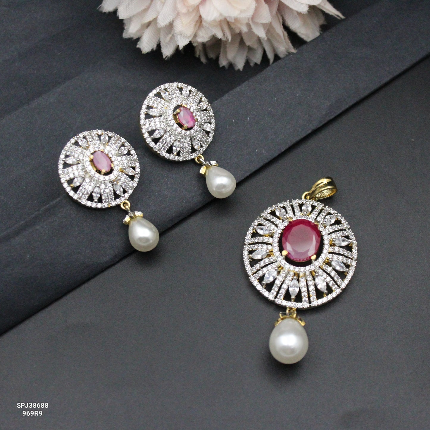38688 GJ Round Pendant Set Red