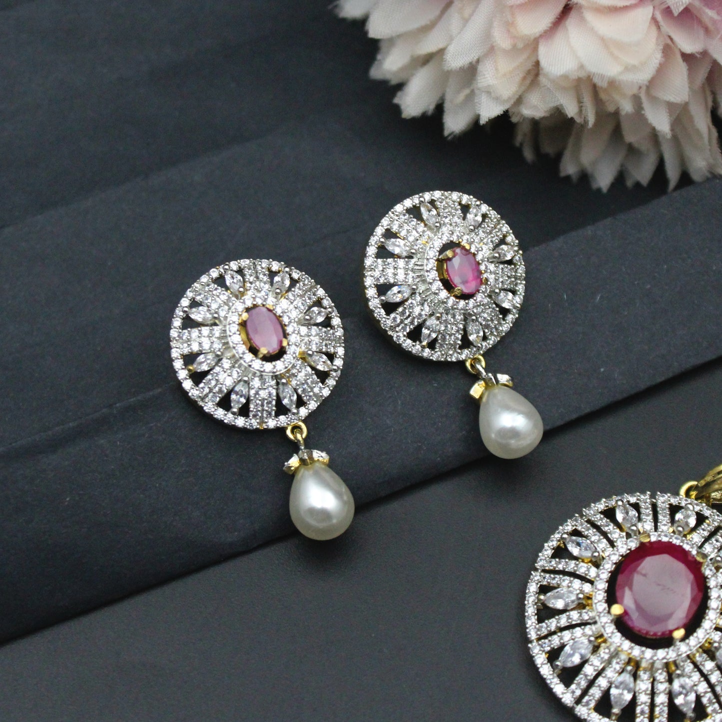 38688 GJ Round Pendant Set Red