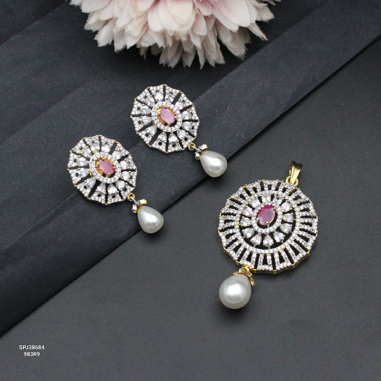 38684 GJ Round Pendant Set Red