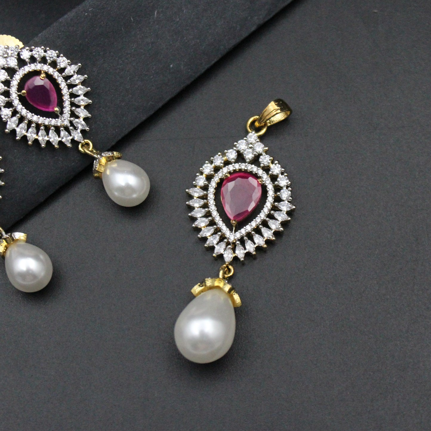 37553 GJ Pearl Drop Pendant Set Red