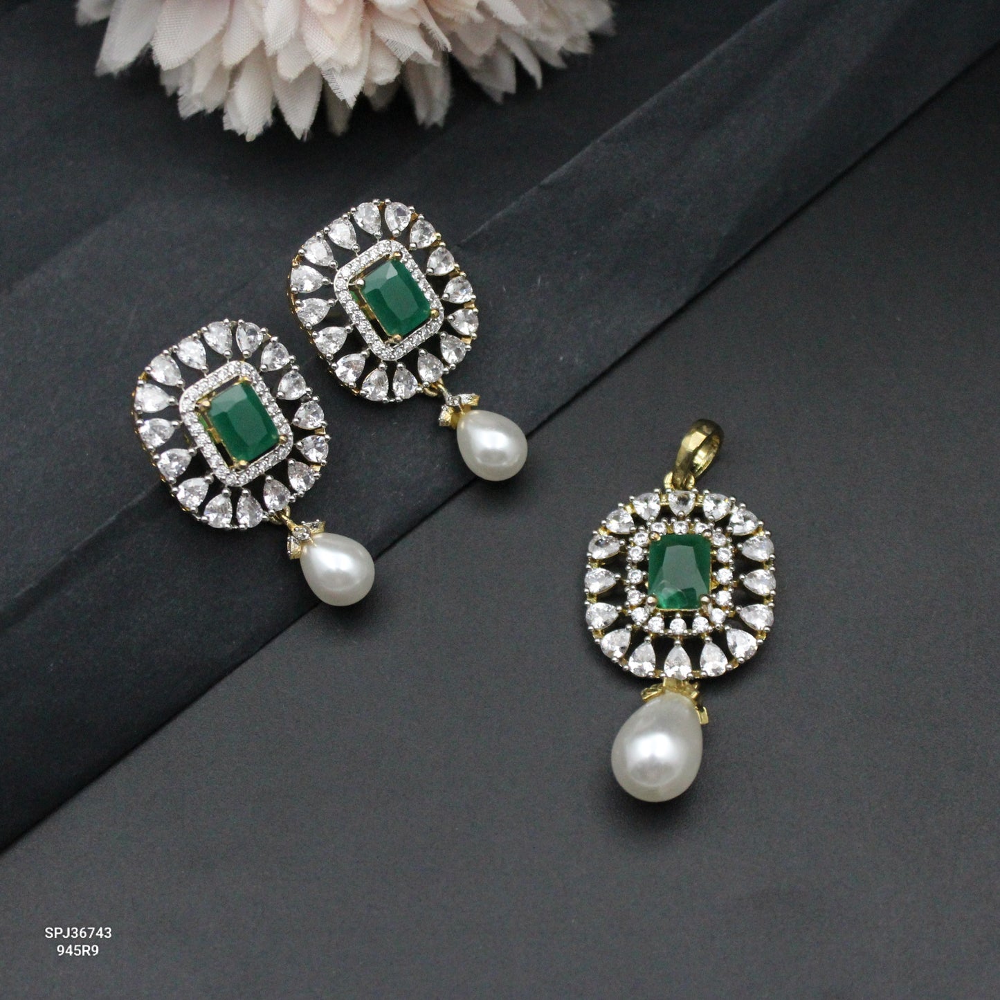 36743 GJ Pendant Set With Pearls Drop Green