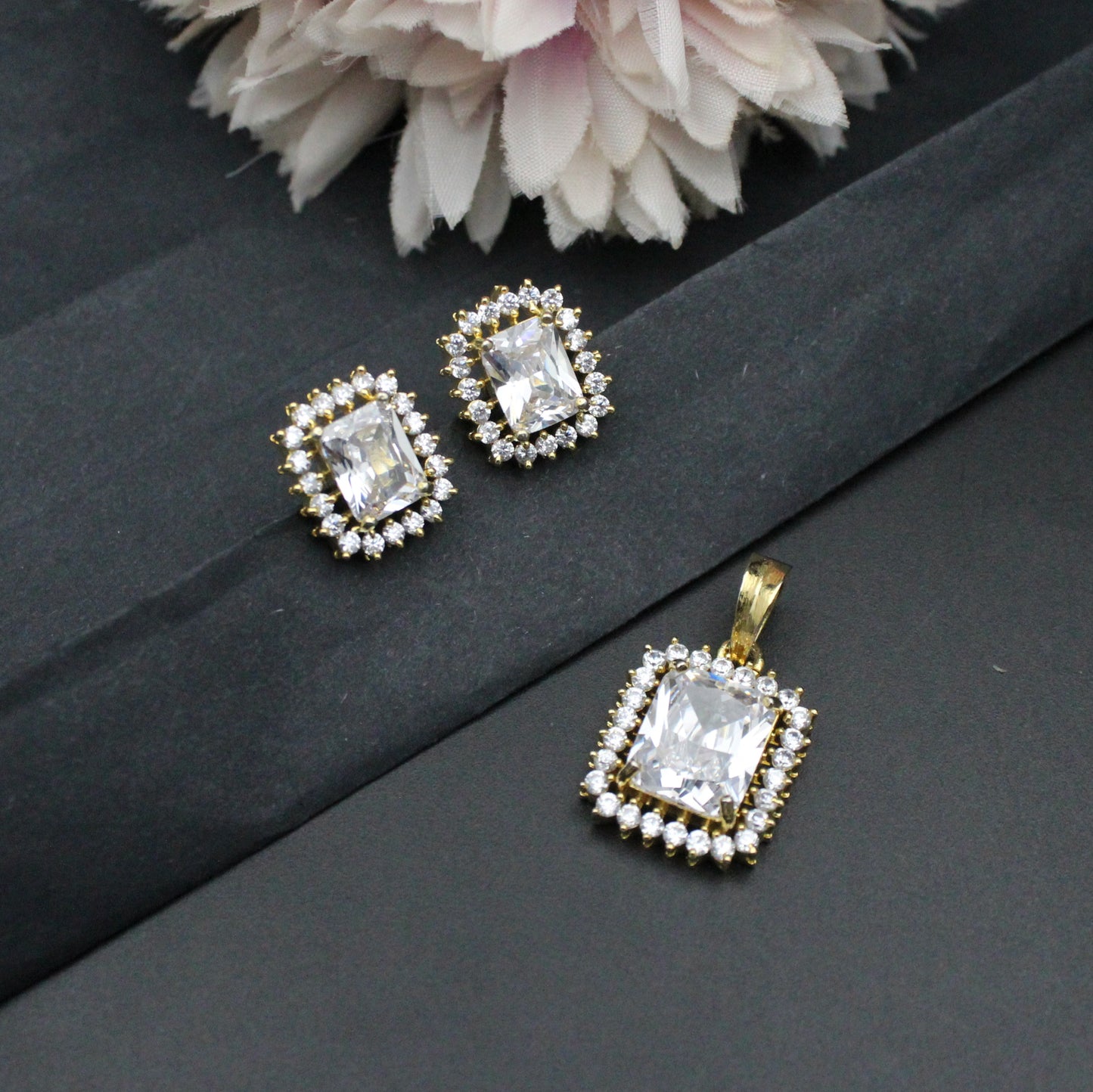 13142 GP Pendant Set