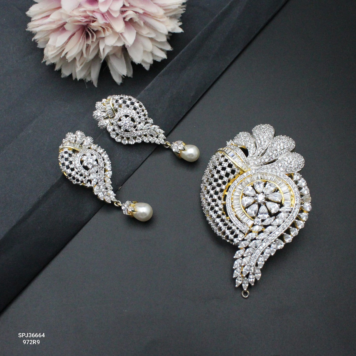 36664 Big AD Pendant Set