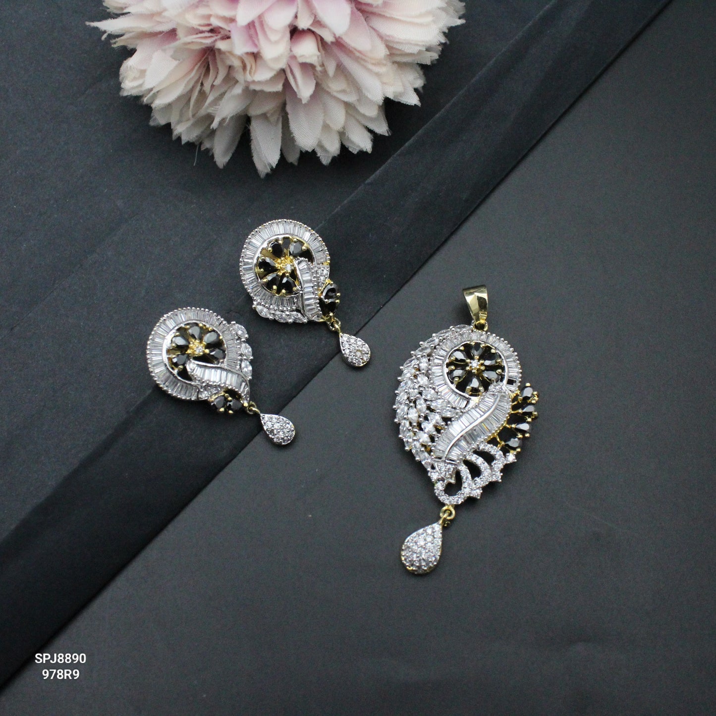 8890 AD Blue Pendant Set