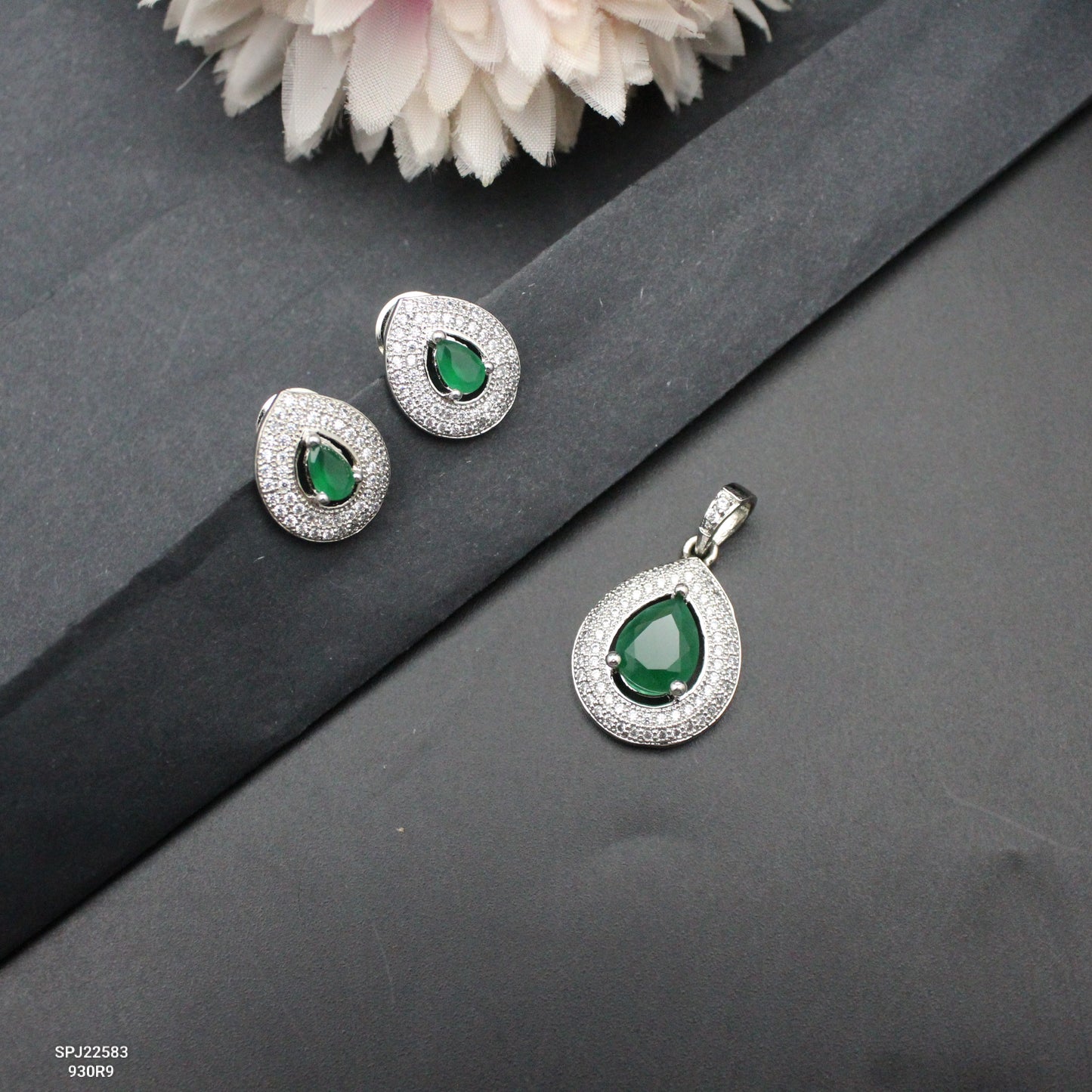 22583 Platinum Drop Shape Pendant Set Green