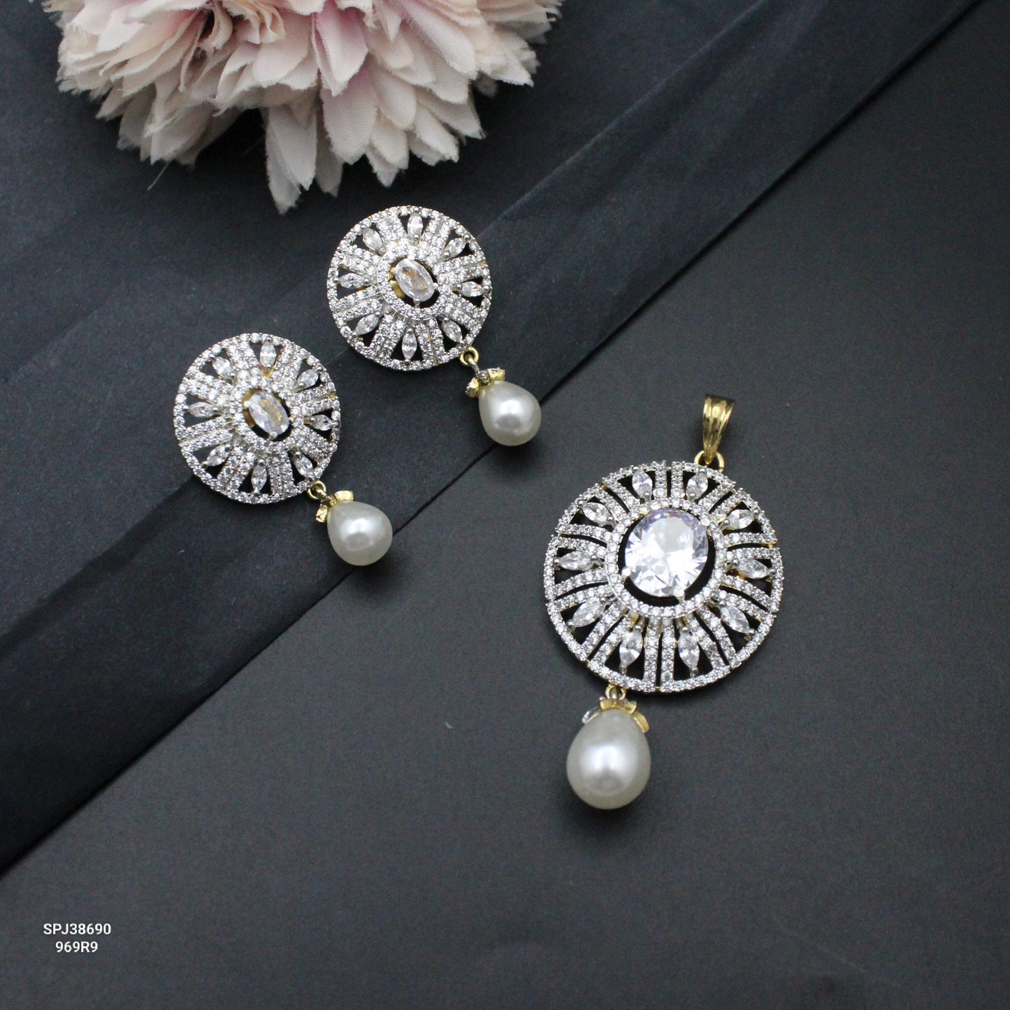 38690 GJ Round Pendant Set White