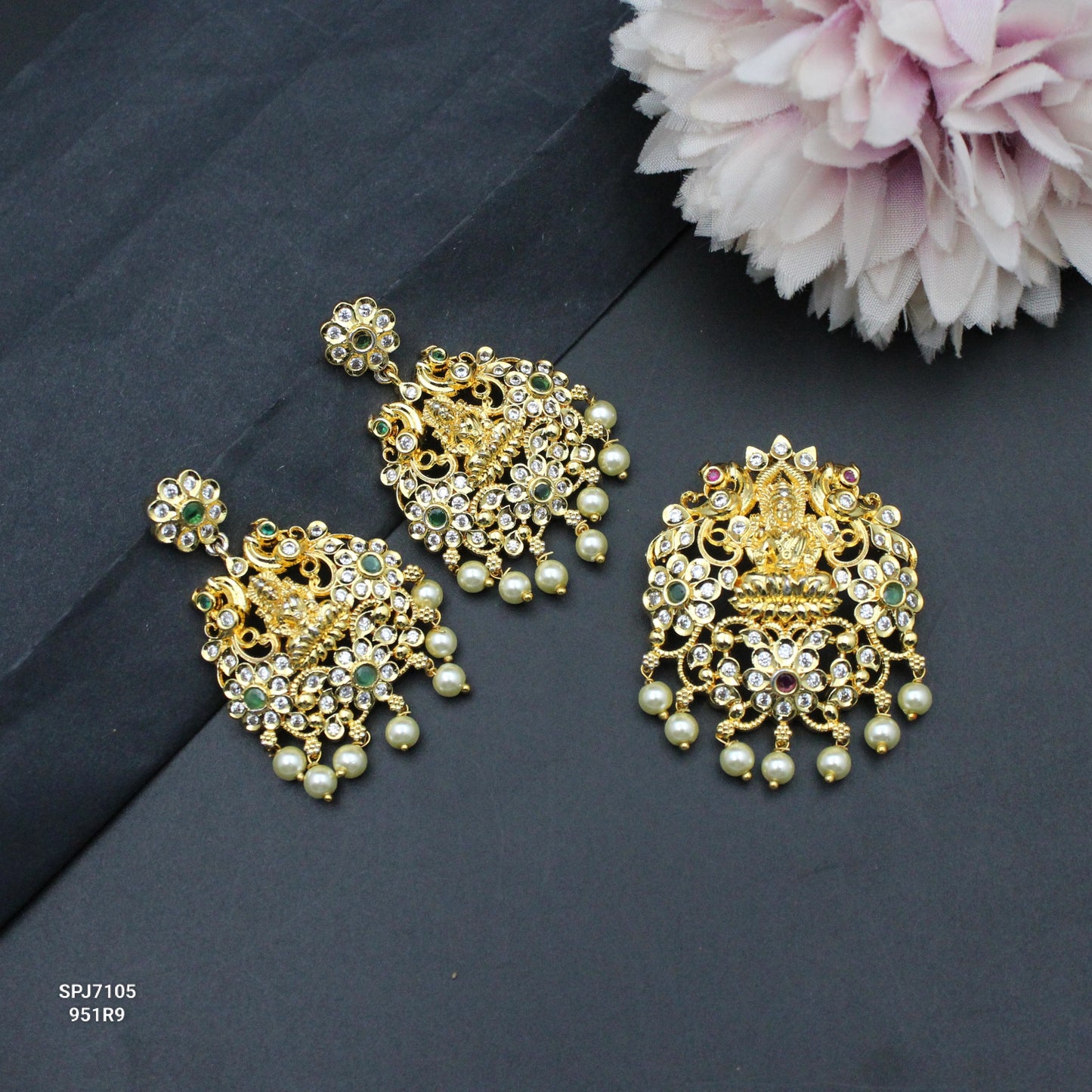 7105 Matte Laxmi Flower Pendant Set