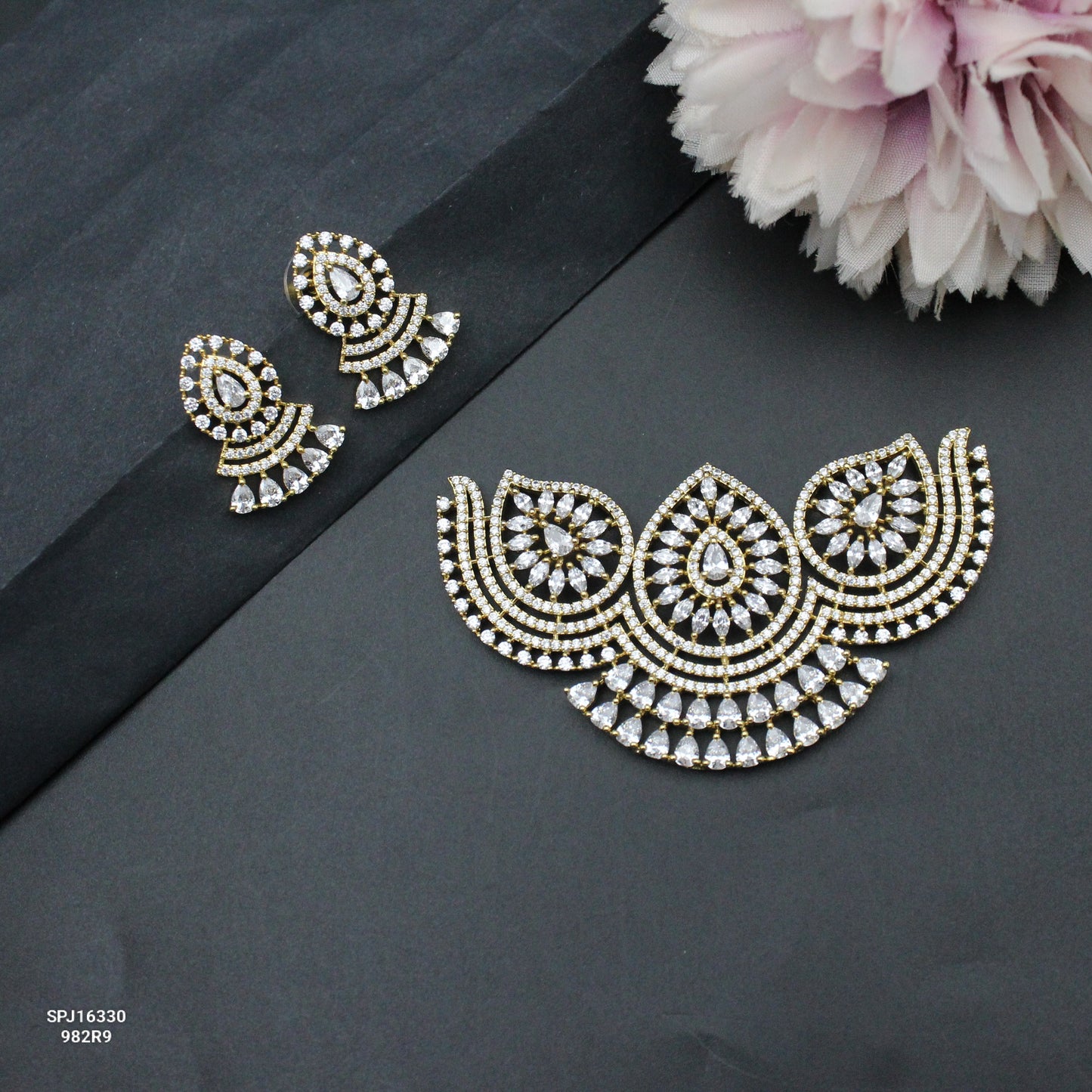 16330 GP Pendant Set White