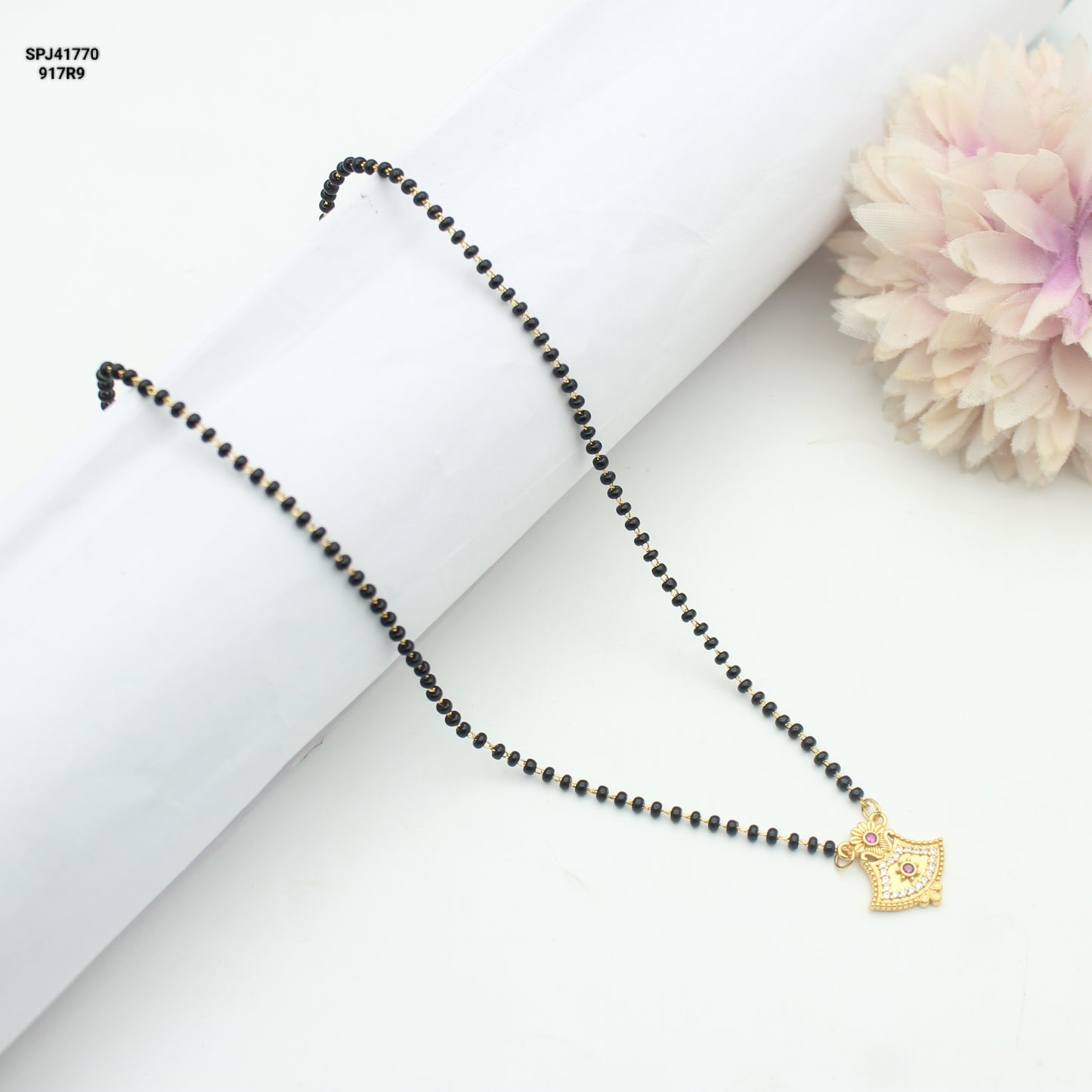 41770 Small Locket Black Beads One Line