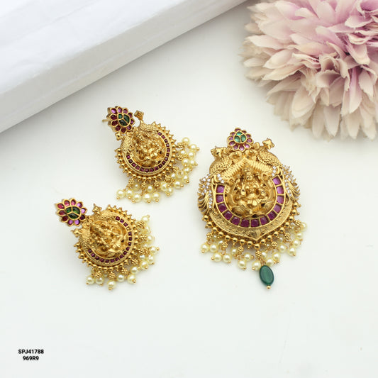 41788 Pota Stone Laxmi Pendant Set