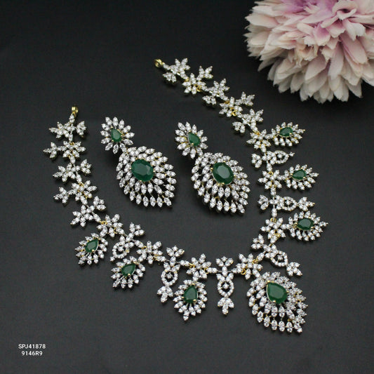 41878 GJ Short Necklace Set Green With Screw Back Earrings