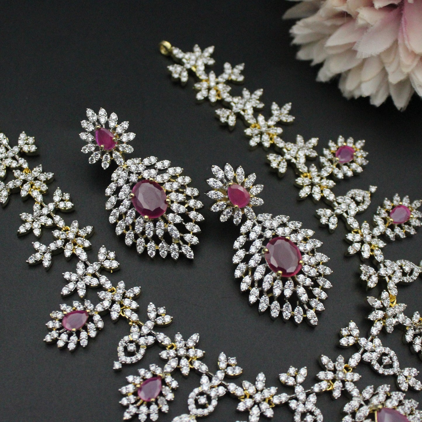 41879 GJ Short Necklace Set With Screw Back Earrings