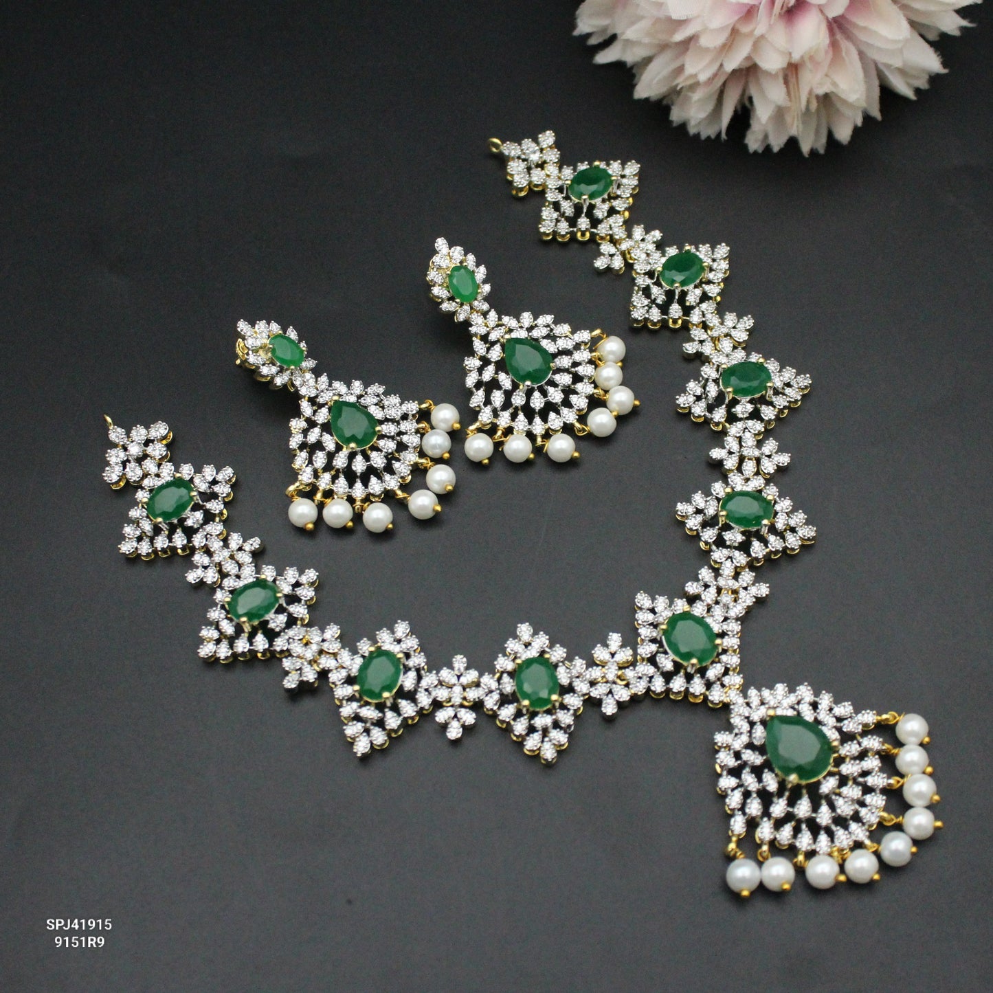 41915 GJ Green Short Fancy Necklace Set With Screw Back Earrings