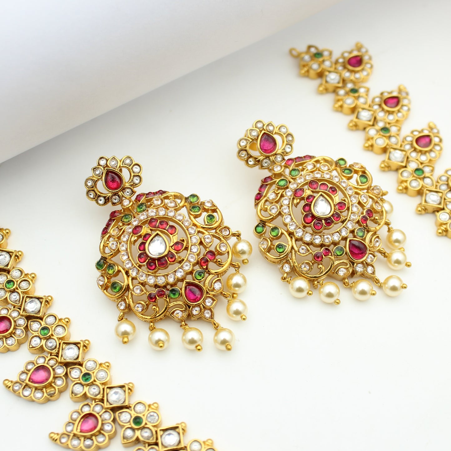 41912 Pota Stone Mango Peacock Short Necklace Set With Screw Back Earrings