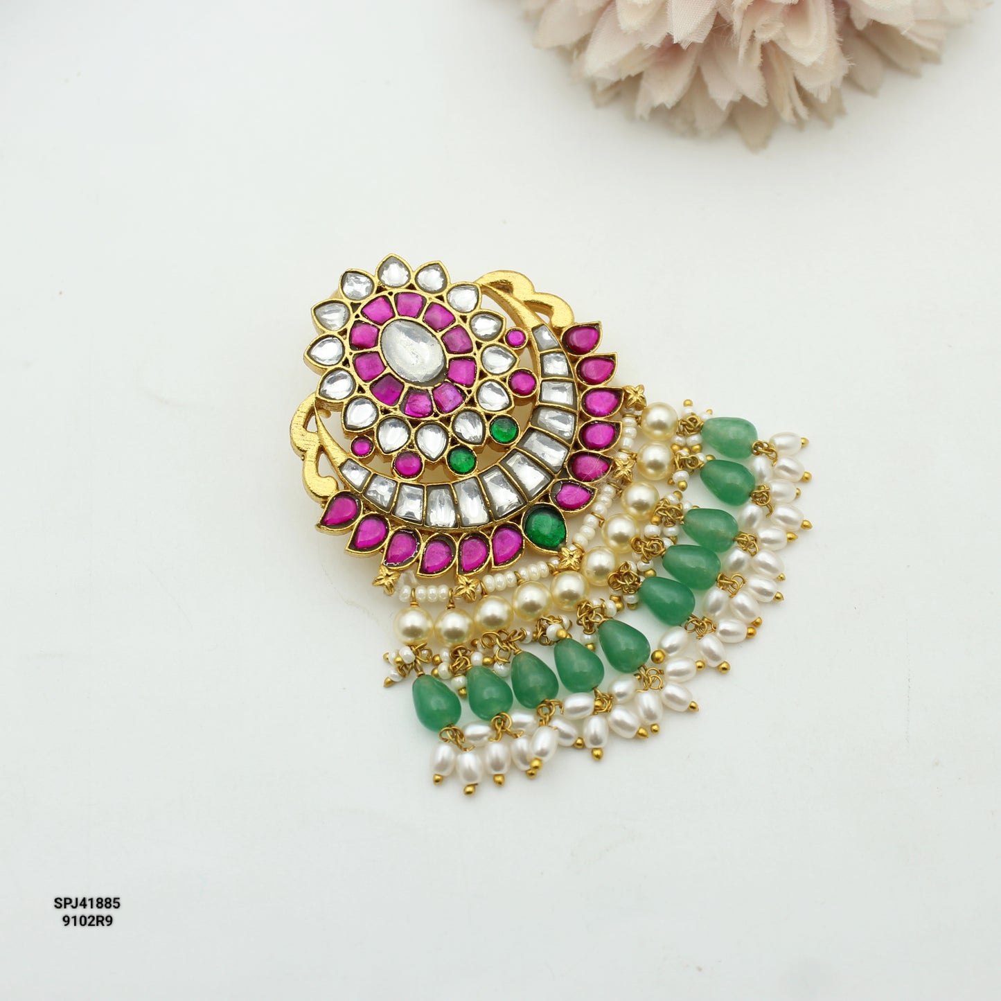 Jadau oval stone locket