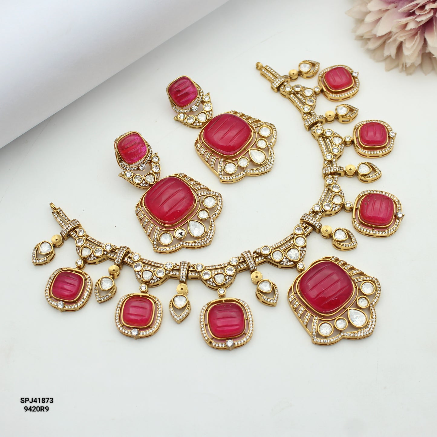 Victorian red short necklace