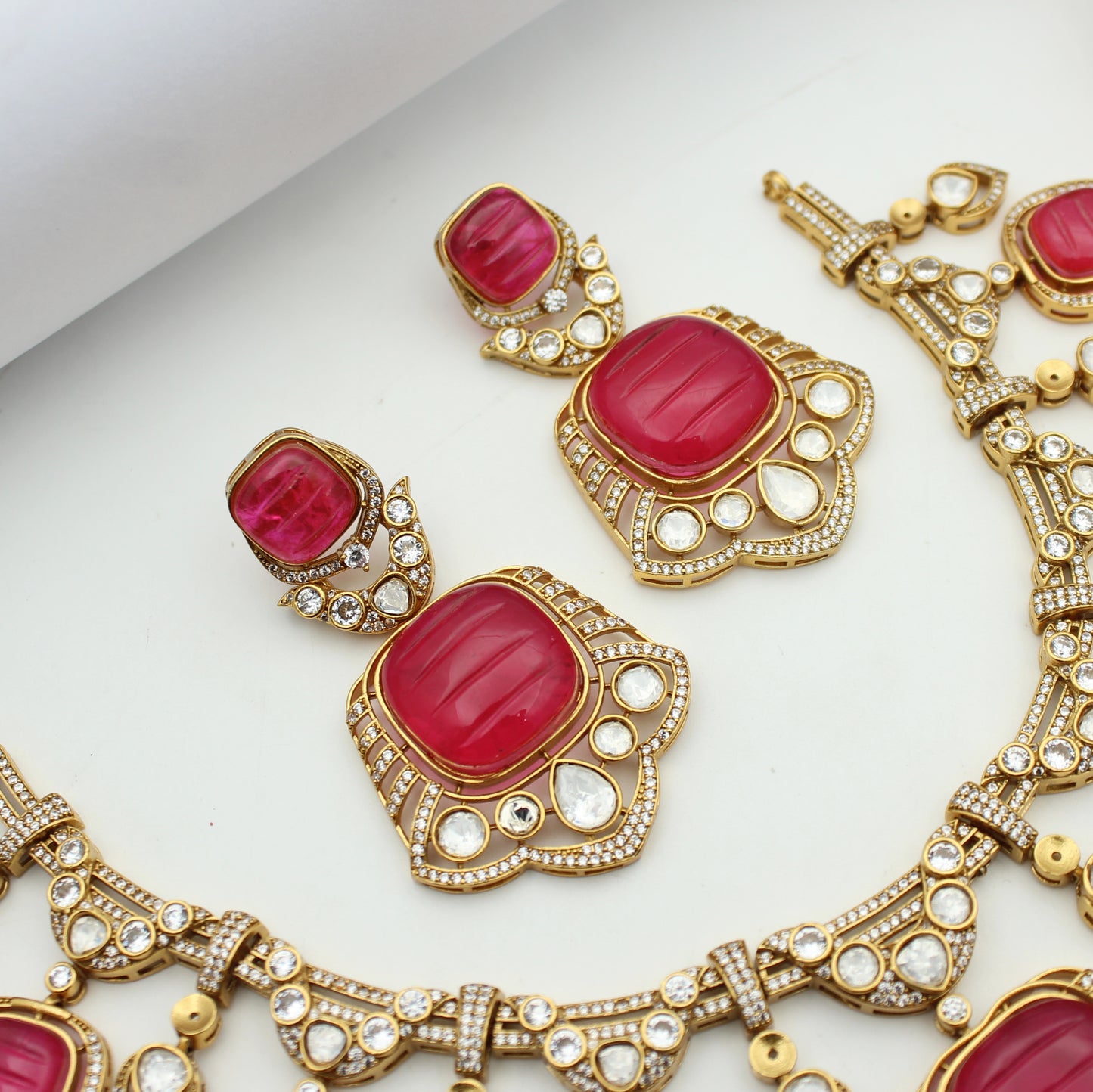 Victorian red short necklace