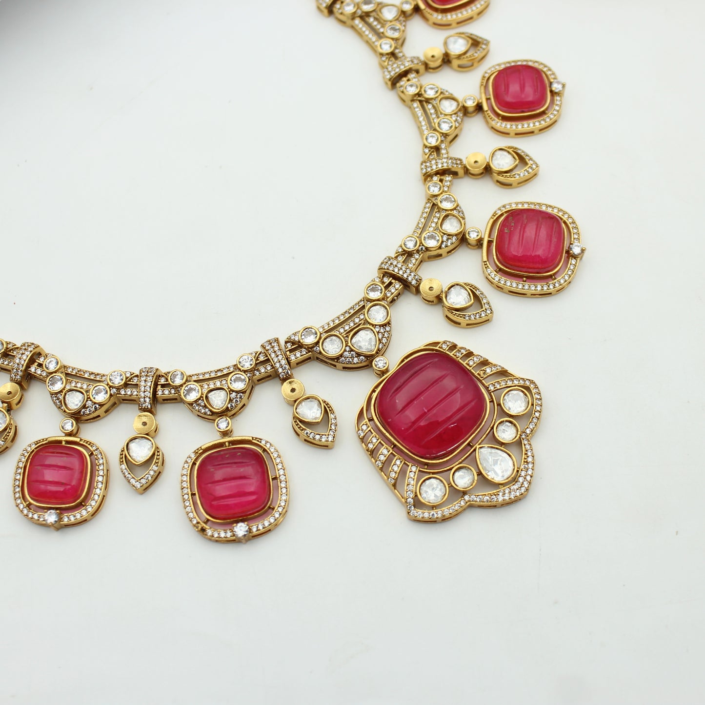 Victorian red short necklace