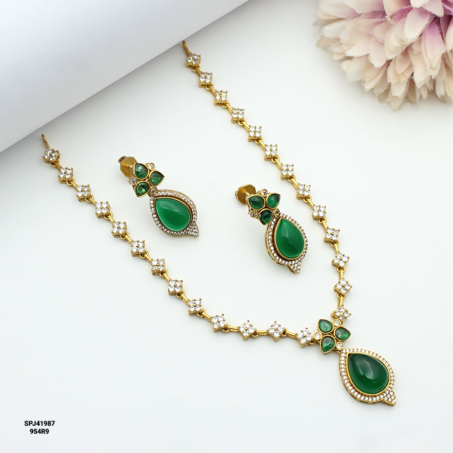 Victorian simple short necklace with Duplet green stone and pushback earrings