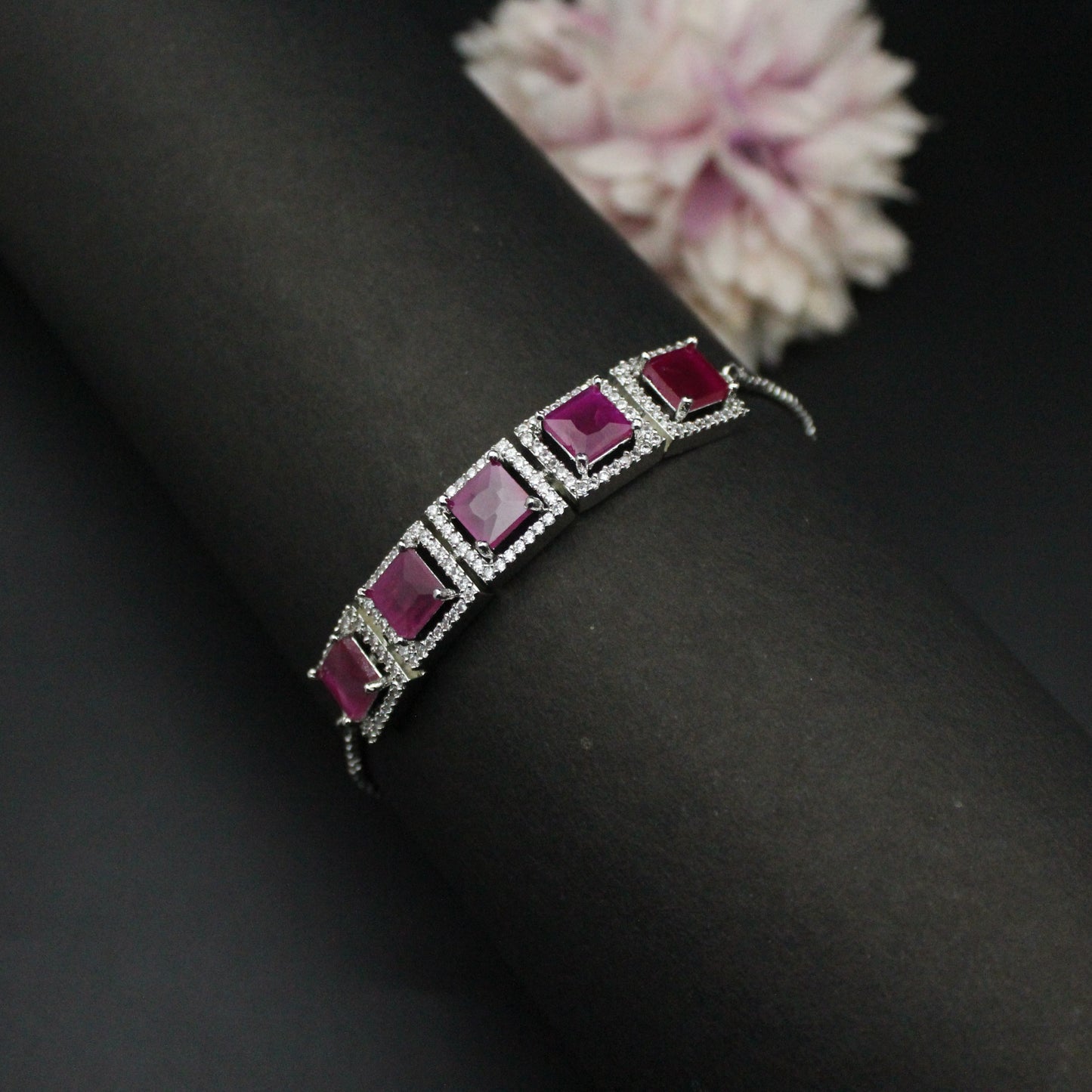 Radium polish pink stone chain bracelet