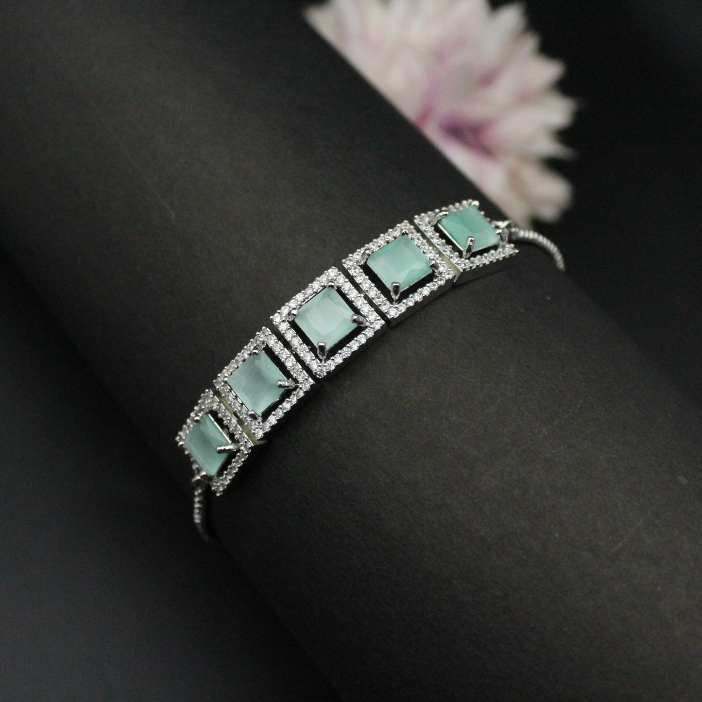 Radium polish light green chain bracelet