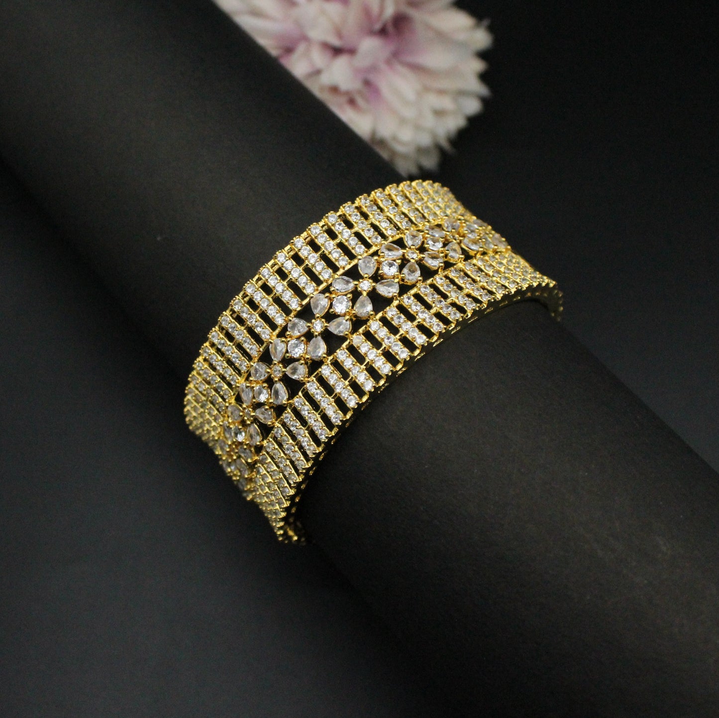Gold polish openable bracelet