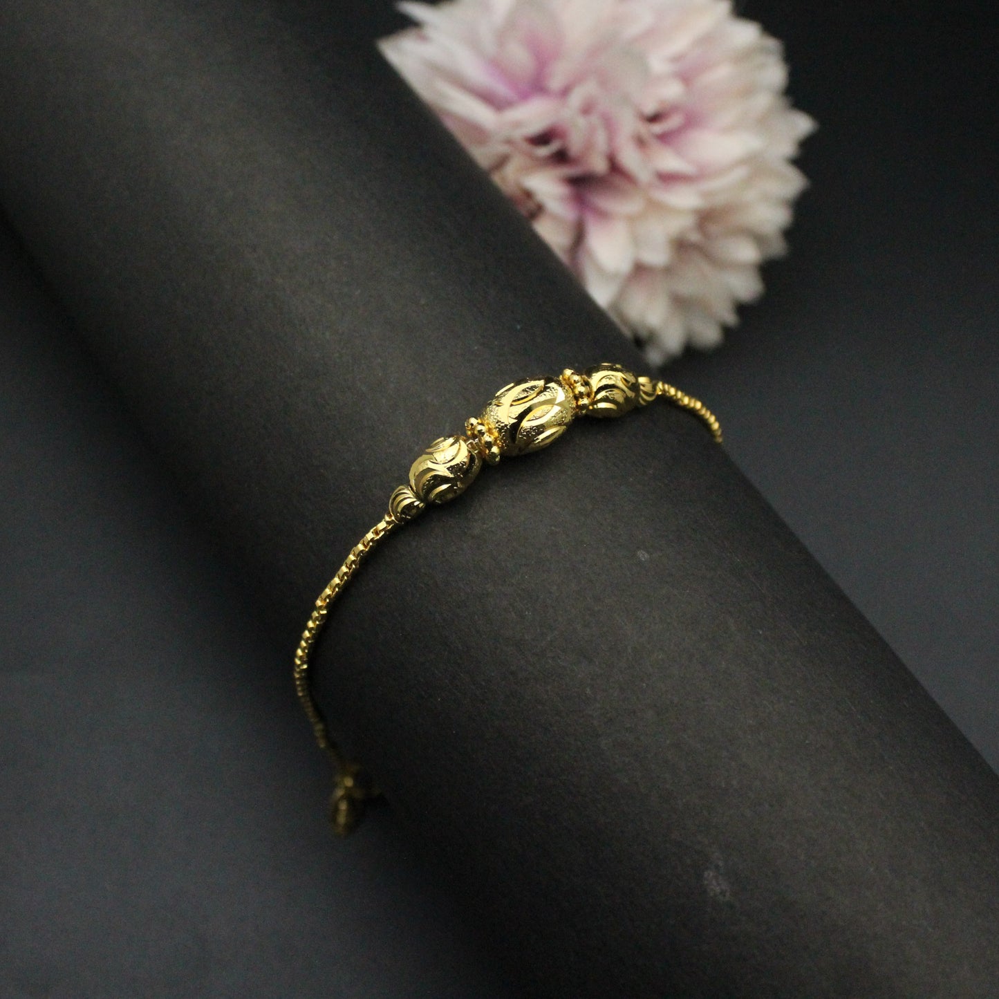Gold polish chain bracelet