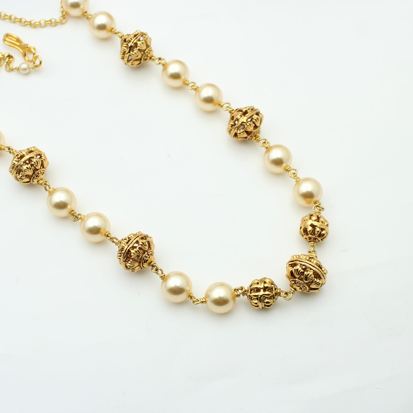 1 Line Pearls & Nakshi Balls Mala