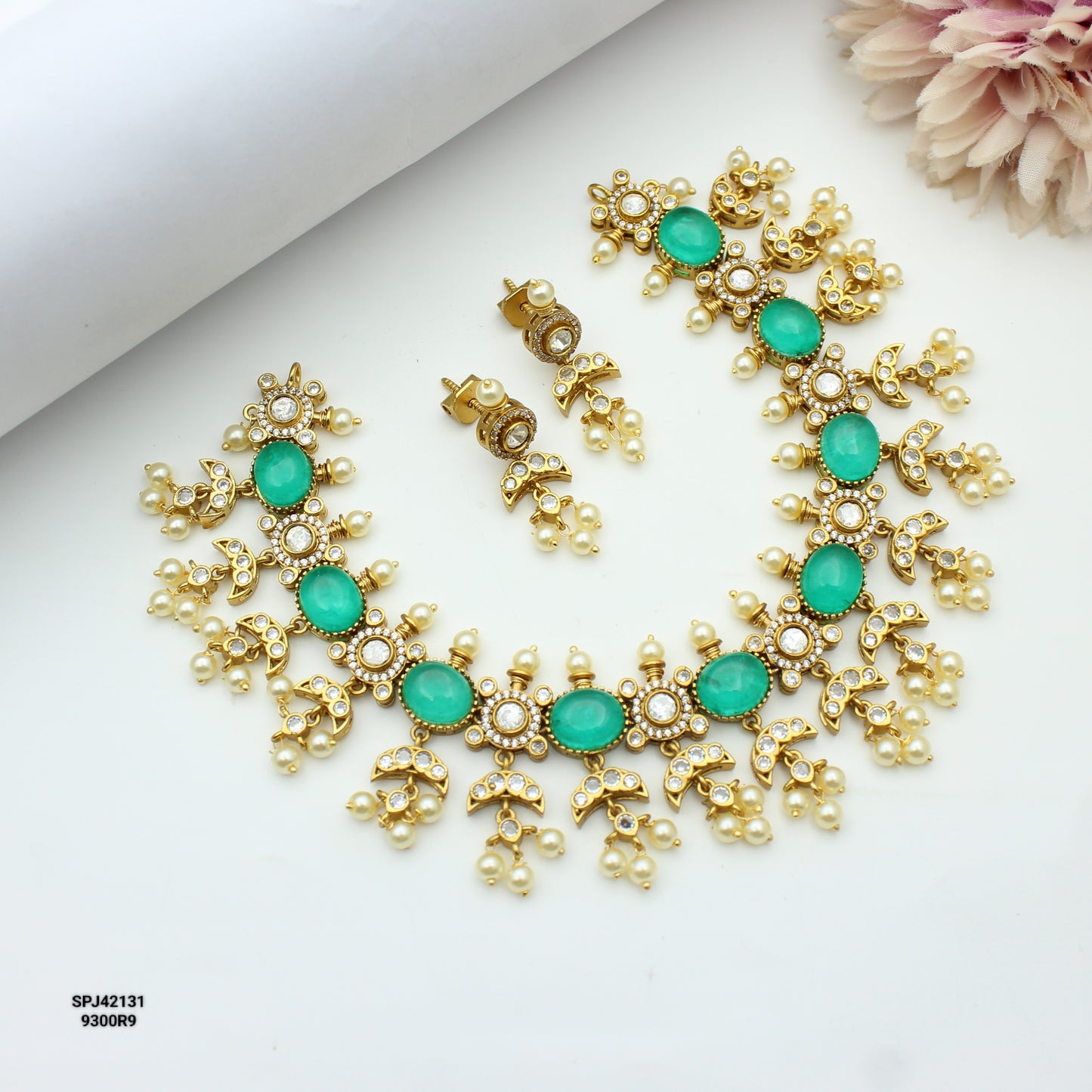 Victorian Moissanite Mint Green Short Necklace With Screw Back Earrings