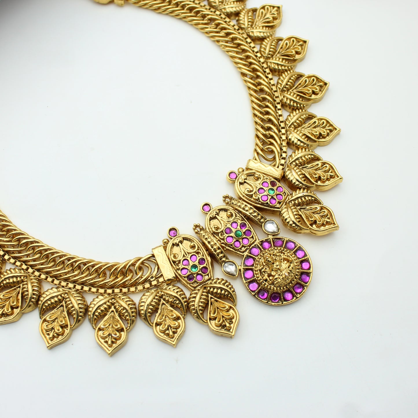 Jadau Laxmi Jalebi Short Necklace With Push Back Earrings