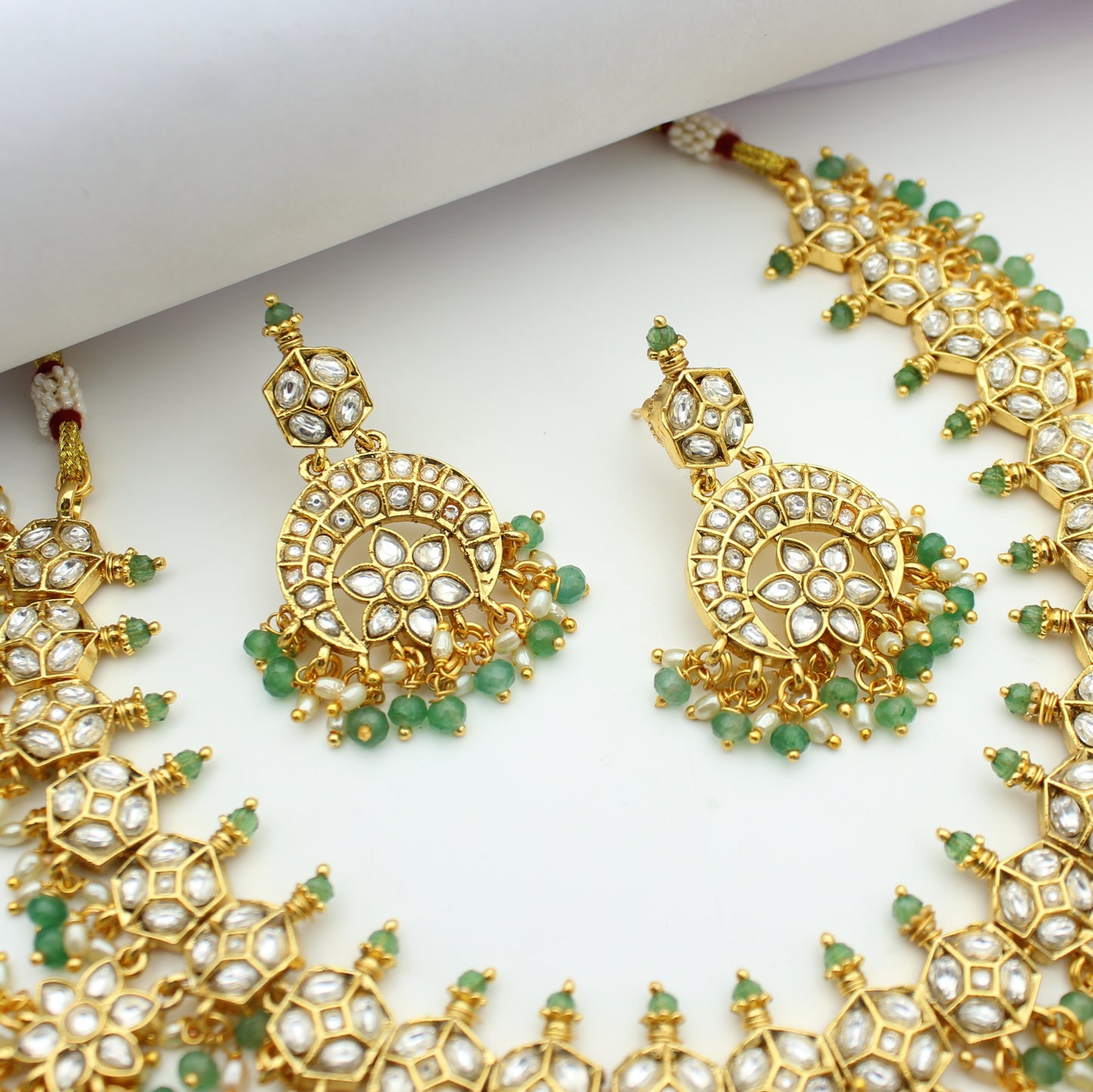 Jadau Full White Short Necklace