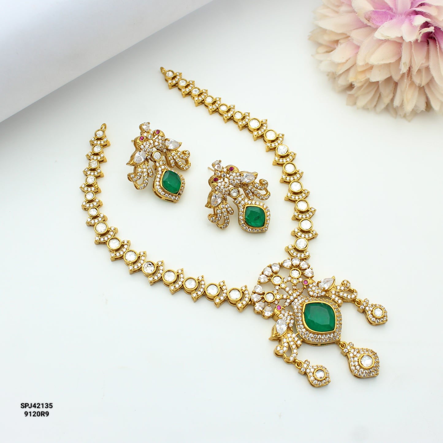 Victorian Moissanite Green Stone Necklace Short