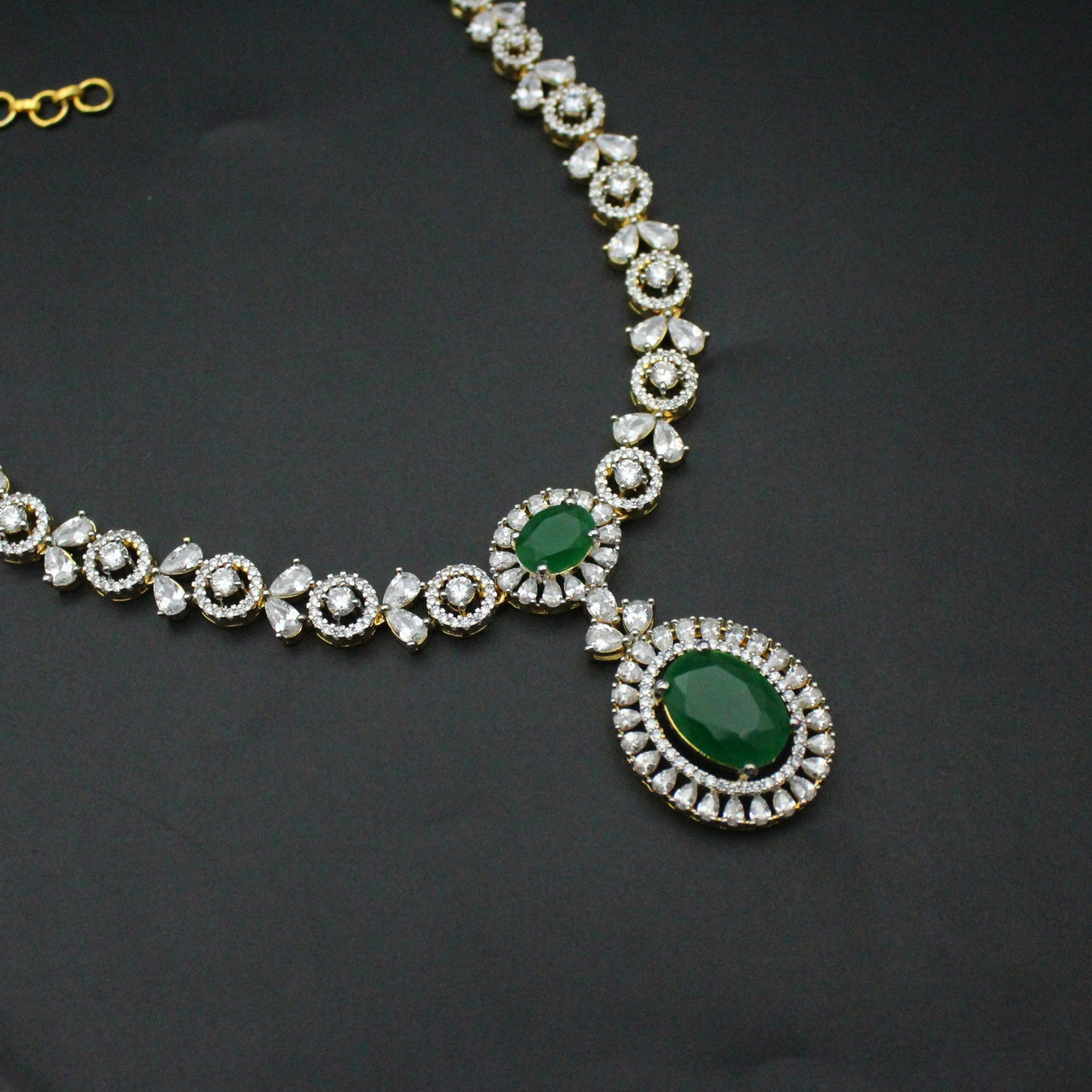 41517 GJ Fancy Short Necklace Green